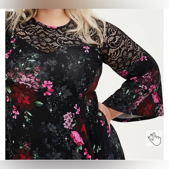 Torrid Super Soft Lace Bell Sleeve Dress; Black Floral; Size 00 (10) - Picture 5 of 11
